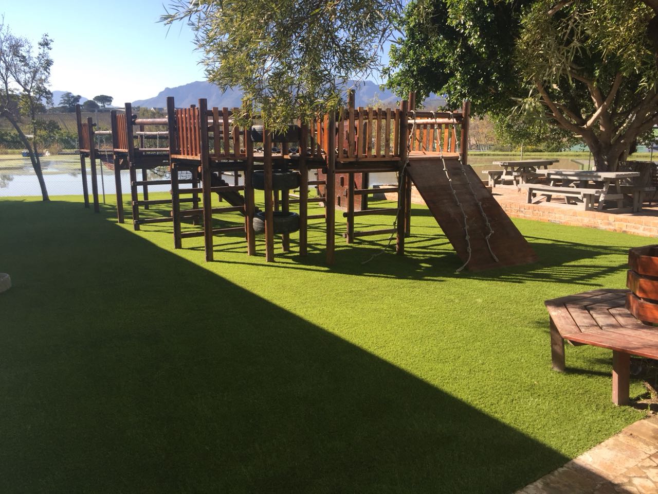https://www.artificialgrasssomersetwest.co.za/wp-content/uploads/2020/07/6d43291d-4234-4a5a-89f0-ca37d04dabc5.jpg